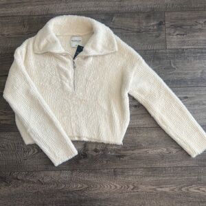 NWT Abercrombie & Fitch Soft A&F Collection Cropped White Fuzzy Sweater